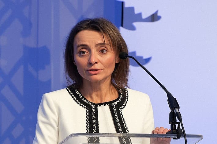 Professor Claudia Banescu